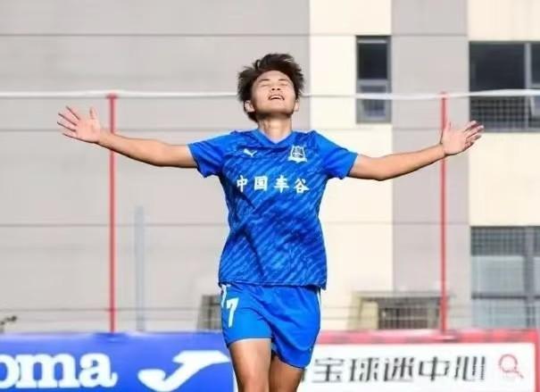 王霜渴望参与更高级别的比赛，并准备以谦逊姿态迎接女足亚冠决赛的挑战